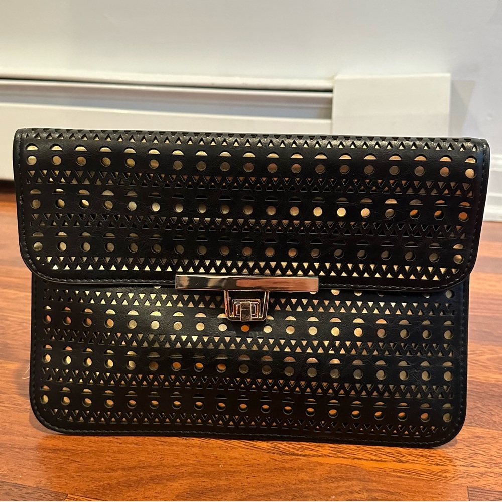 🆕Black and gold cut out Clutch with chain